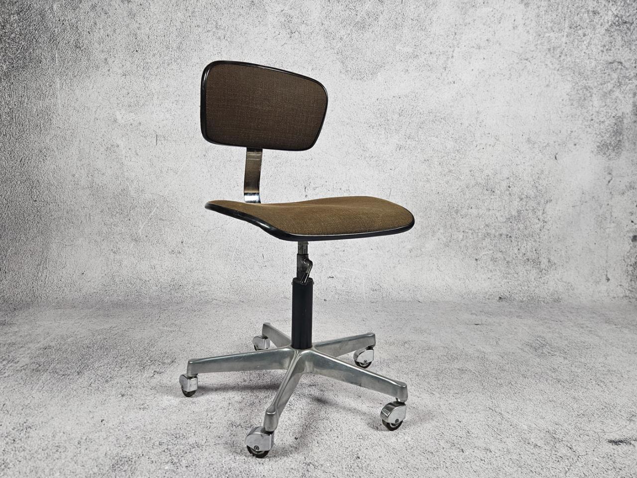 KRZESŁO BIUROWE OBROTOWE