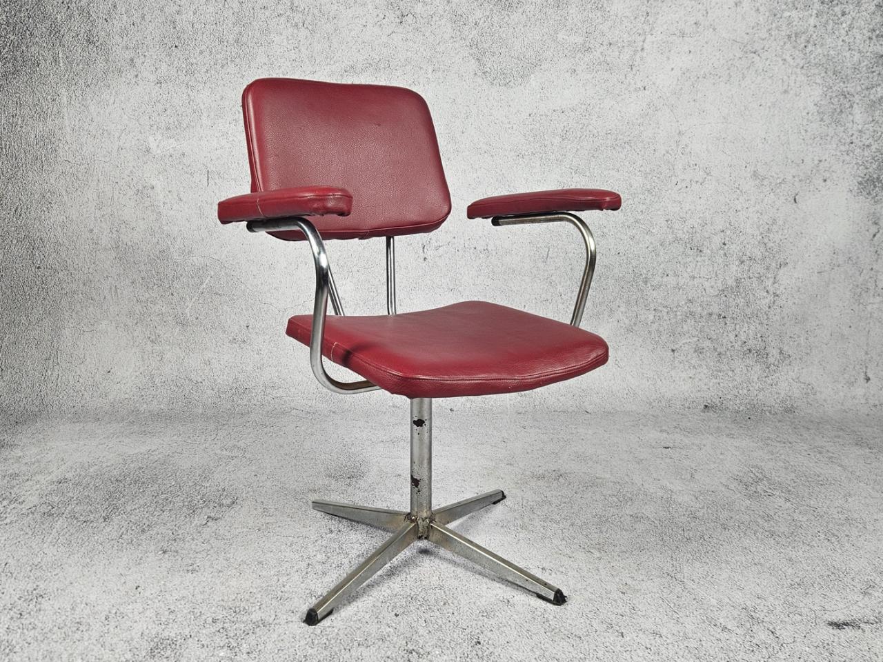 FOTEL FRYZJERSKI OBROTOWY