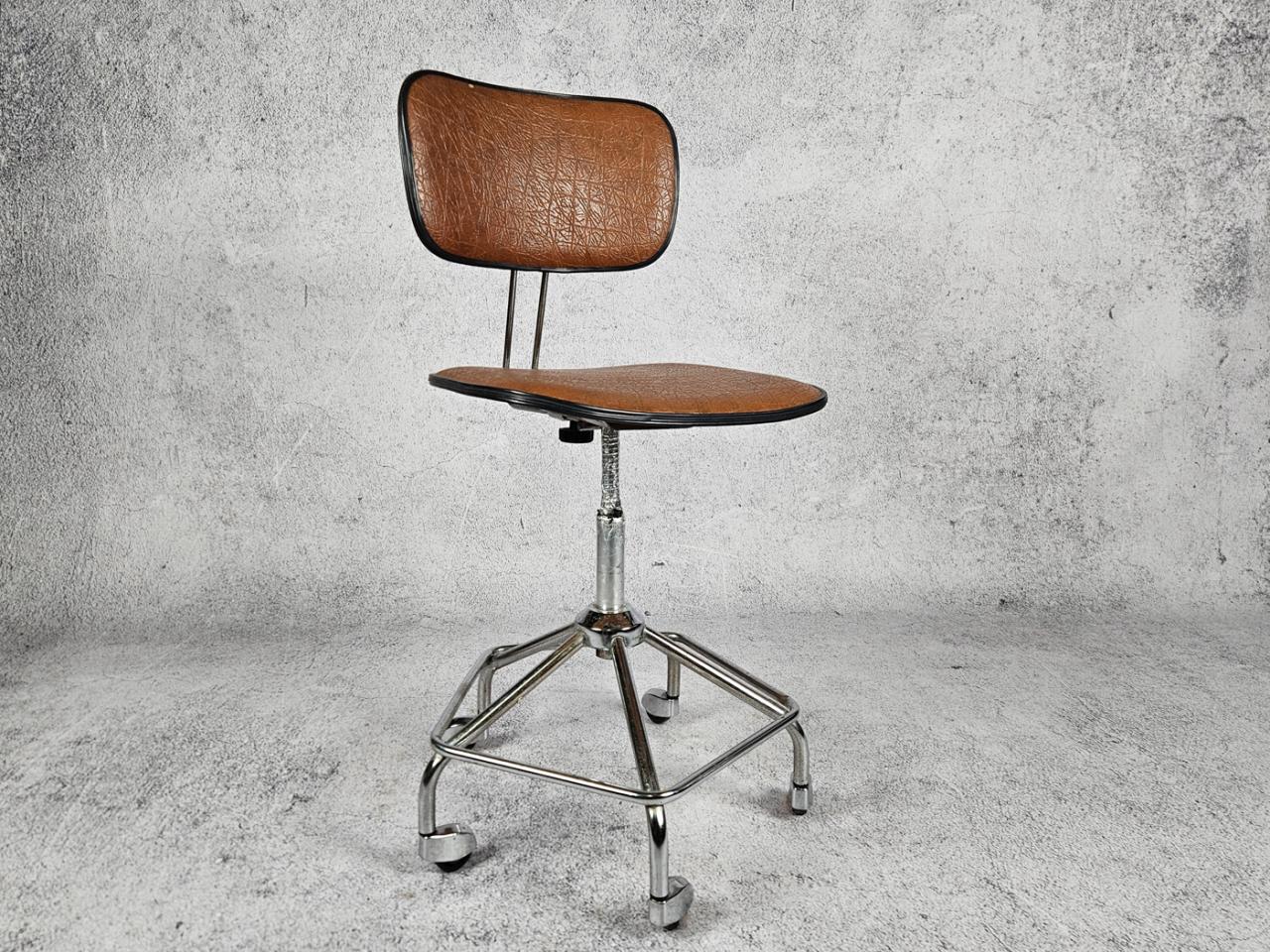 KRZESŁO BIUROWE OBROTOWE