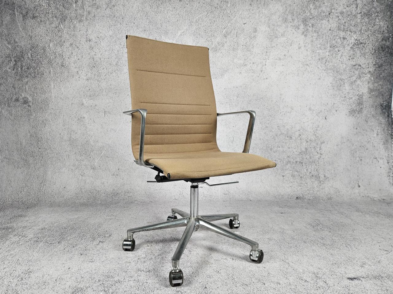 KRZESŁO BIUROWE OBROTOWE