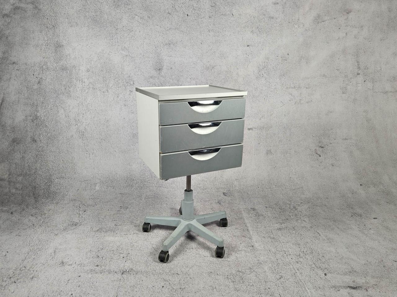 POMOCNIK MEDYCZNY NA KÓŁKACH