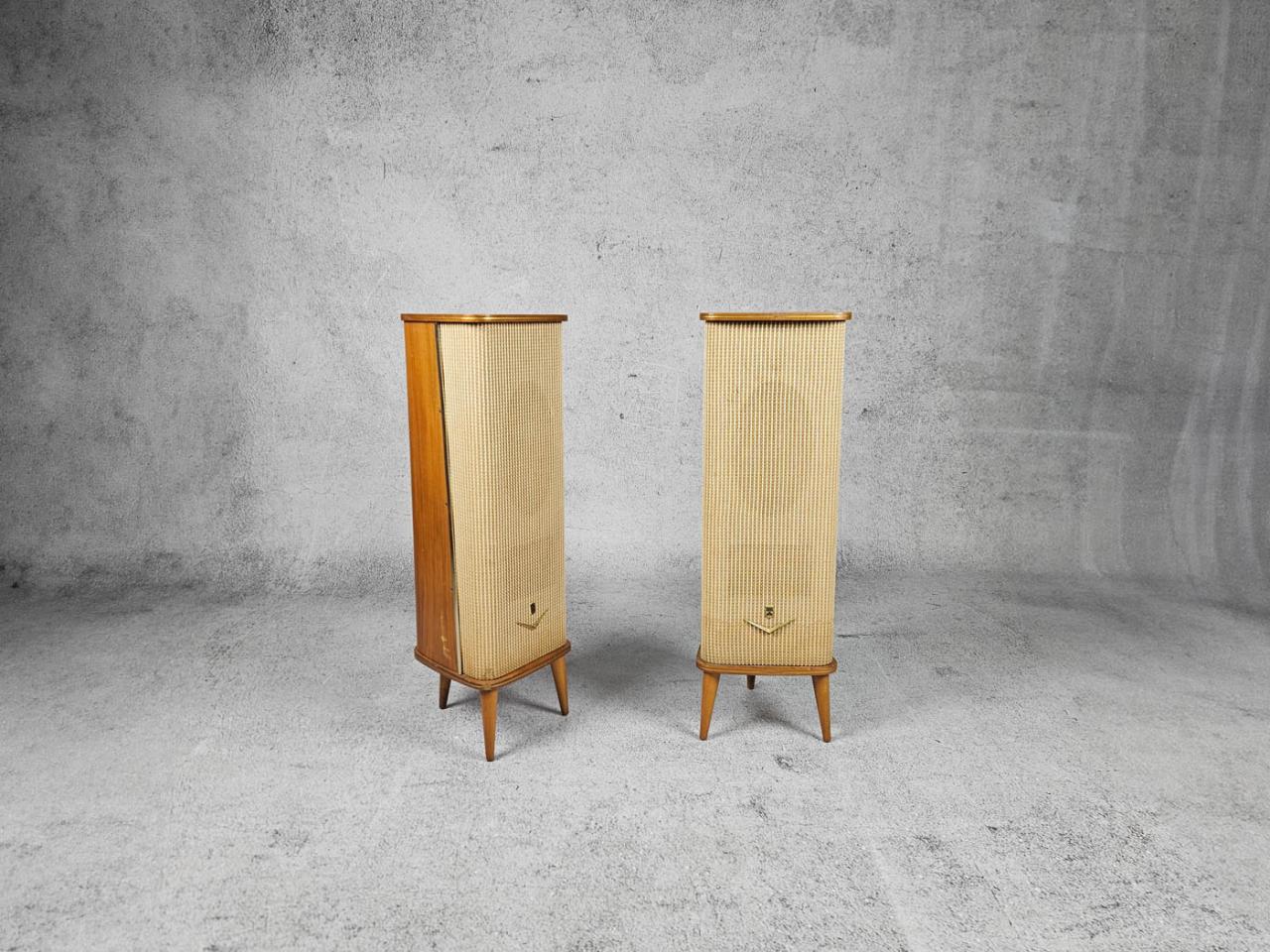 GŁOŚNIKI PODŁOGOWE