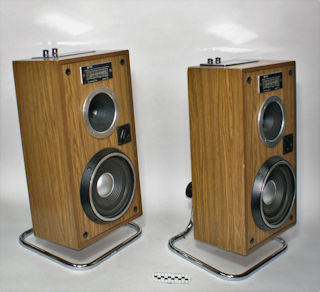 GŁOŚNIKI PODŁOGOWE