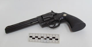 REWOLWER COLT PISTOLET