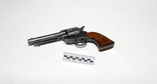 REWOLWER COLT PISTOLET