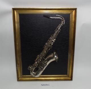 DEKORACJA ŚCIENNA SAKSOFON 