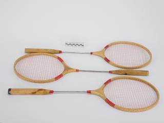 RAKIETA DO BADMINTONA
