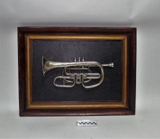 DEKORACJA ŚCIENNA TRĄBKA