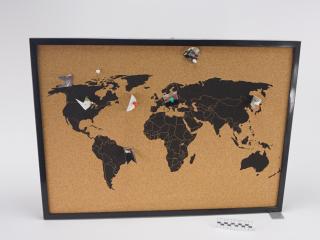 TABLICA KORKOWA Z GRAFIKĄ MAPY ŚWIATA