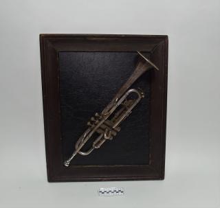 DEKORACJA ŚCIENNA TRĄBKA 