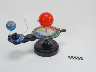 MODEL UKŁADU SŁONECZNEGO